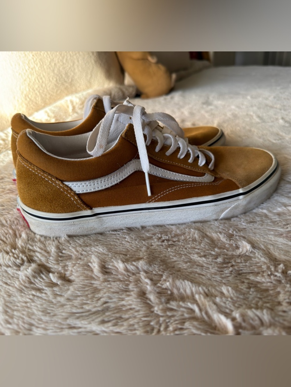 Vans Low-Top Sneakers in Mustard and White